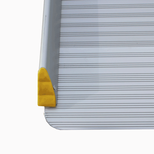 Rollstuhlrampe / Kofferrampe Detail rutschfeste Oberfläche