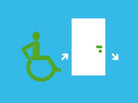Wie komme ich mit meinem Rollstuhl über eine Türschwelle?
