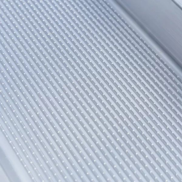 Nahaufnahme der Oberfläche einer Rollstuhlrampe mit gleichmäßig verteilten