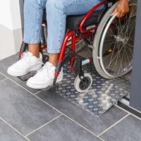 Person im Rollstuhl